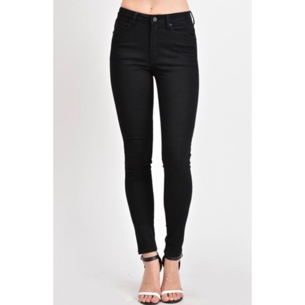 🆕 Ravens - Black Mid-Rise KanCan Jeans